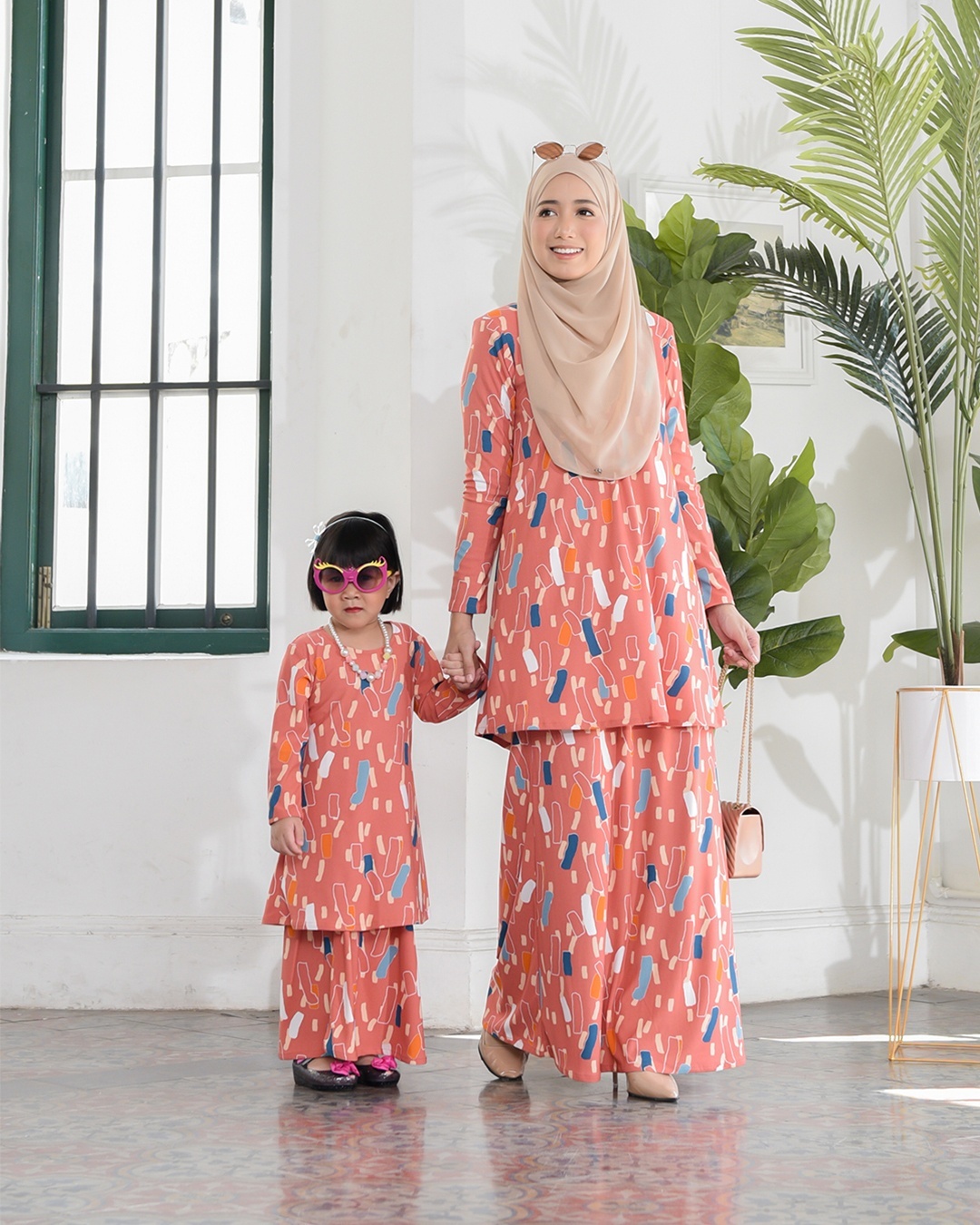 Kurung Lara – Chick Salmon