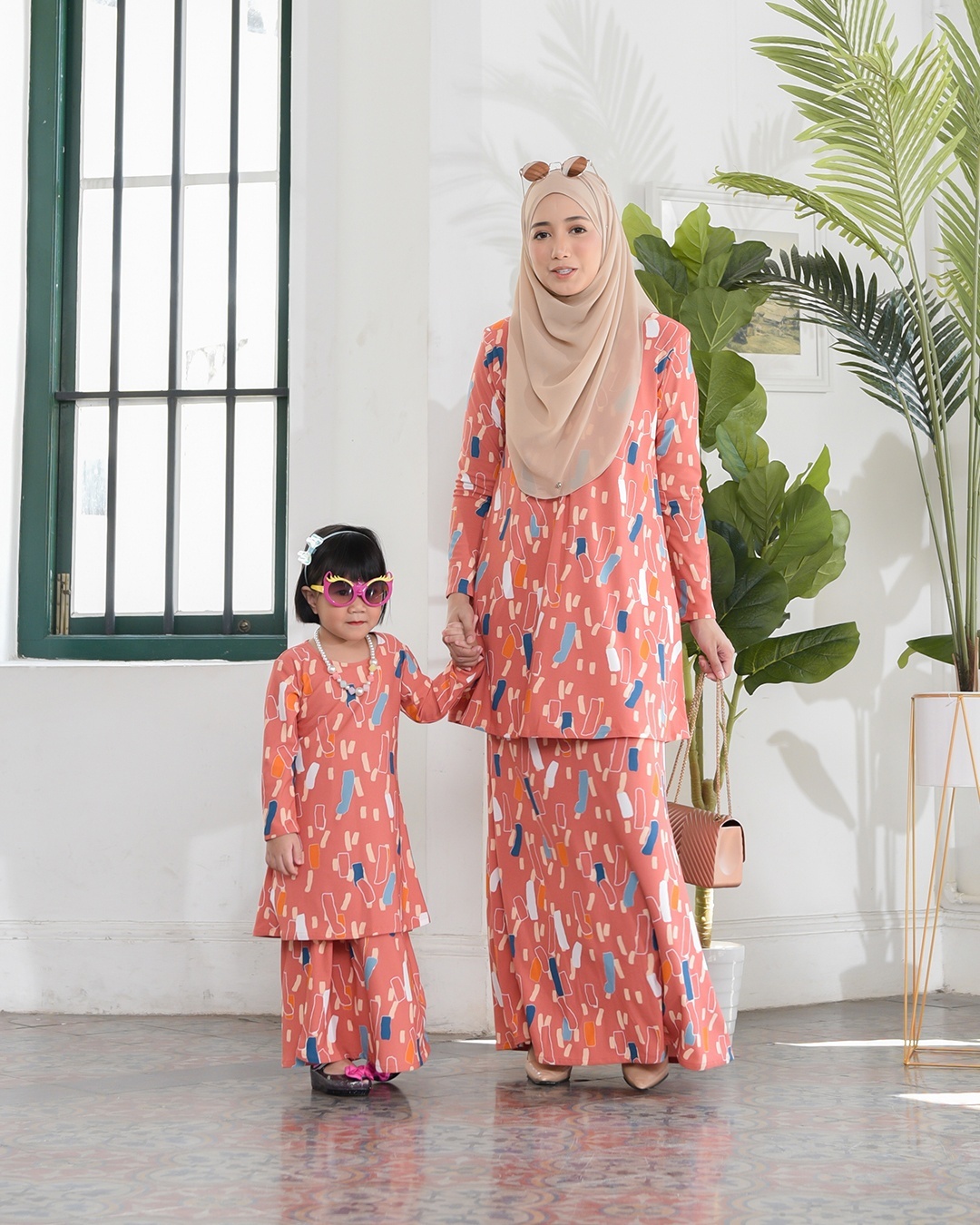 Kurung Lara Kids – Chick Salmon