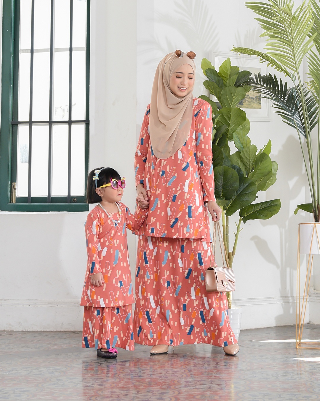 Kurung Lara Kids – Chick Salmon