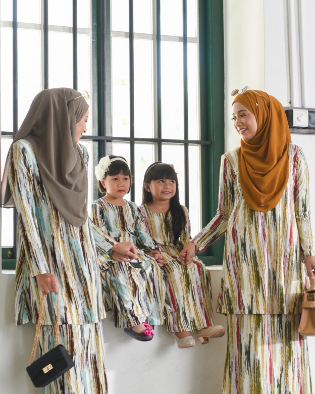 Kurung Lara – Sparkling Army