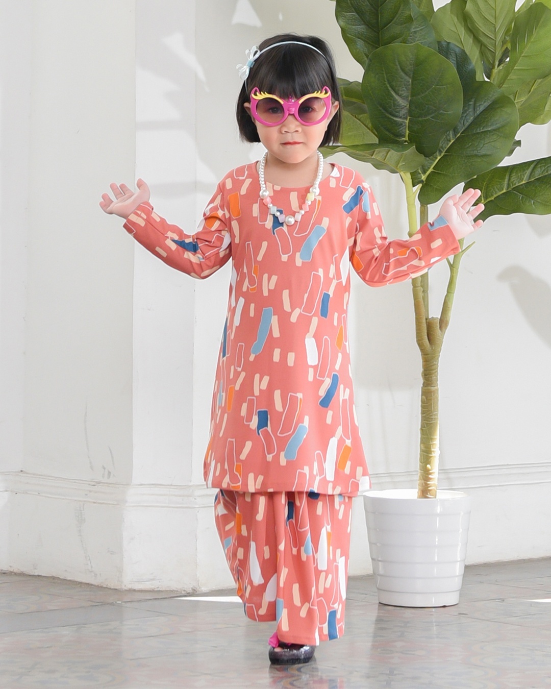 Kurung Lara Kids – Chick Salmon