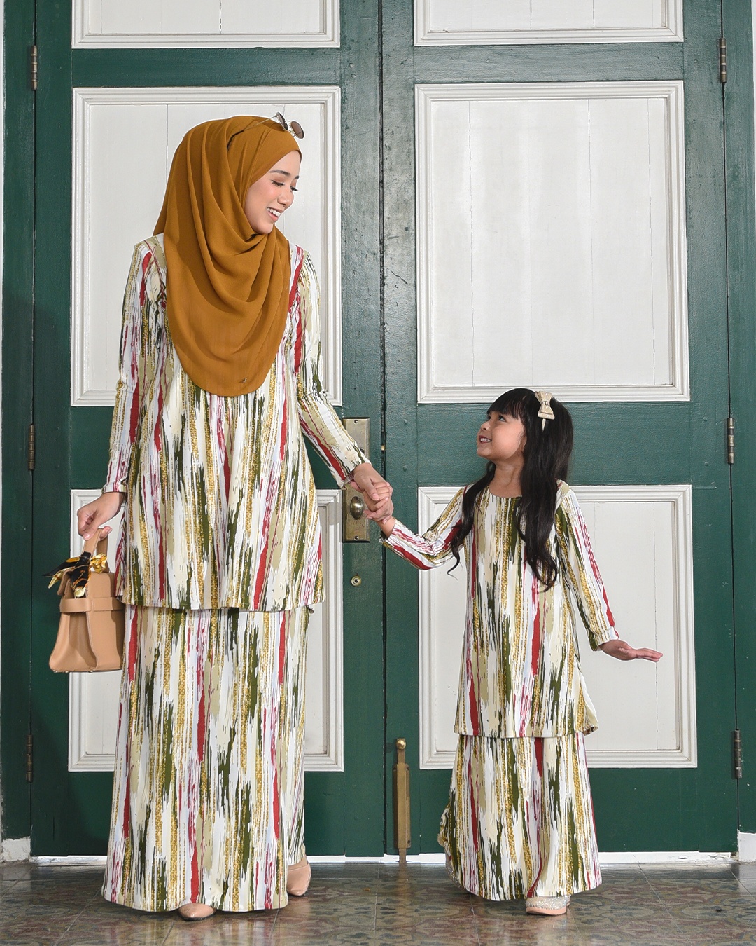 Kurung Lara – Sparkling Army