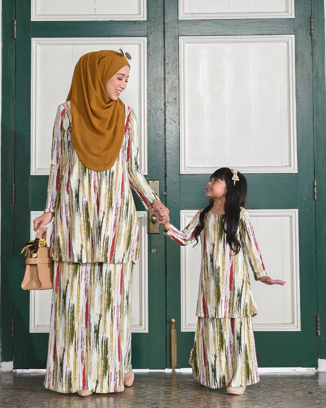 Kurung Lara – Sparkling Army