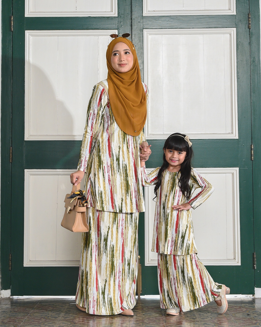 Kurung Lara – Sparkling Army