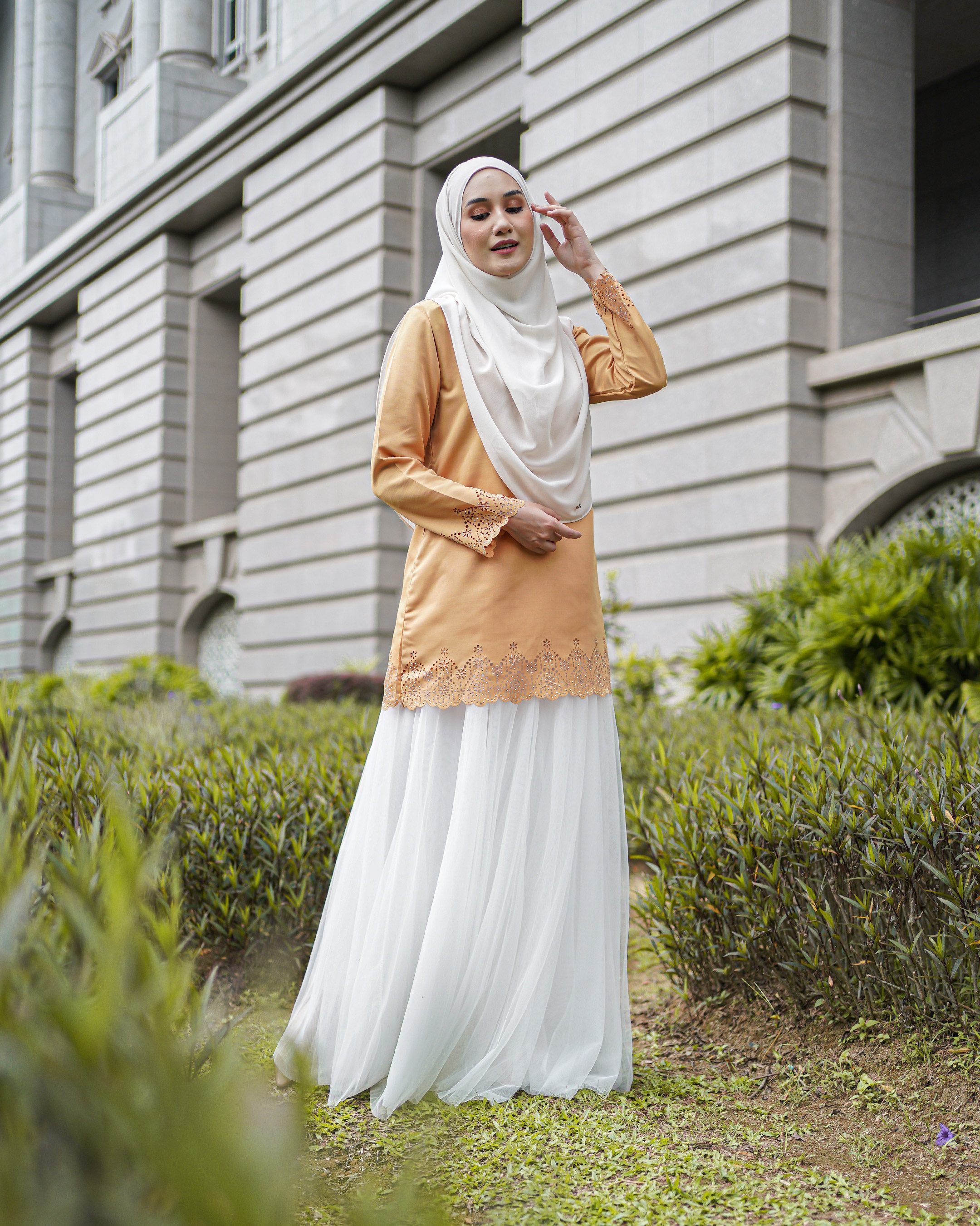 Blouse Lasercut Allena - Apricot