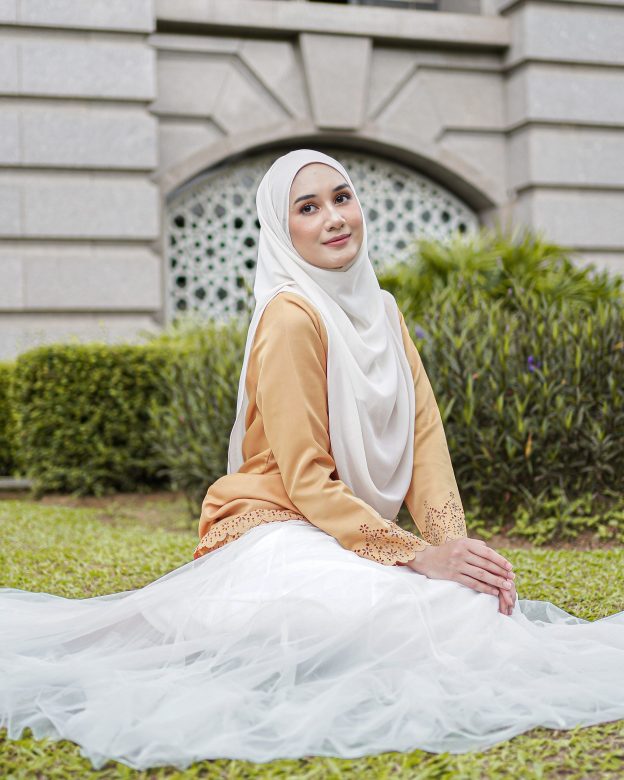 Blouse Lasercut Allena - Apricot