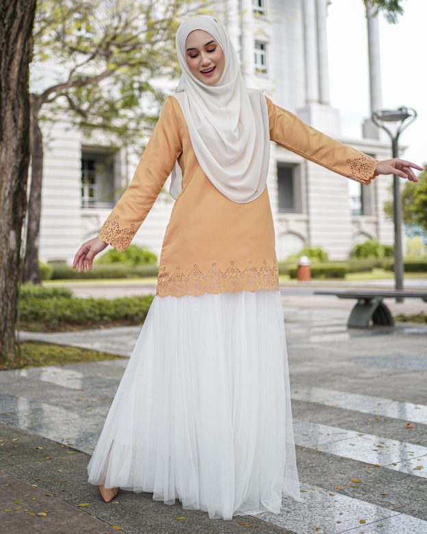 Blouse Lasercut Allena - Apricot