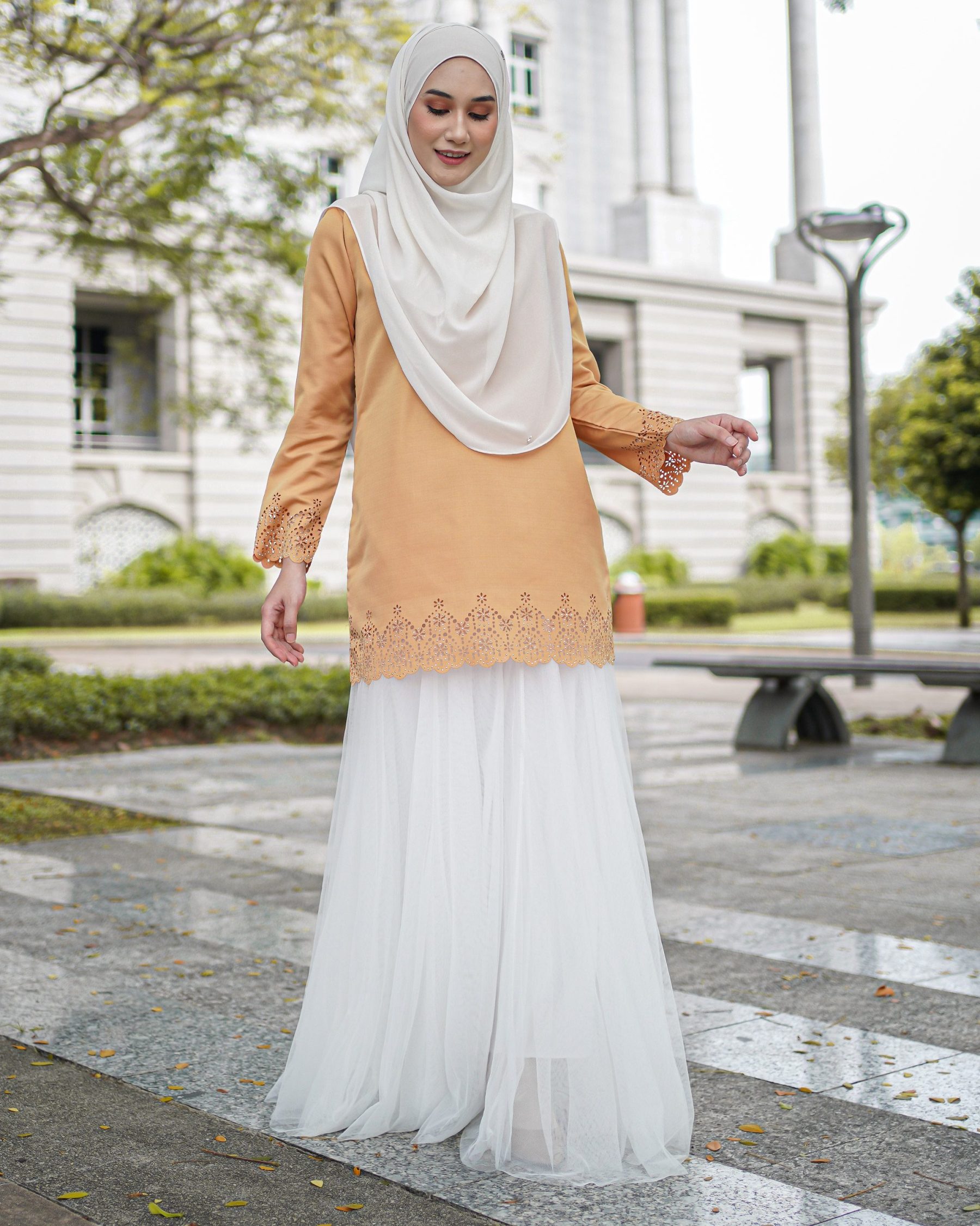 Blouse Lasercut Allena - Apricot