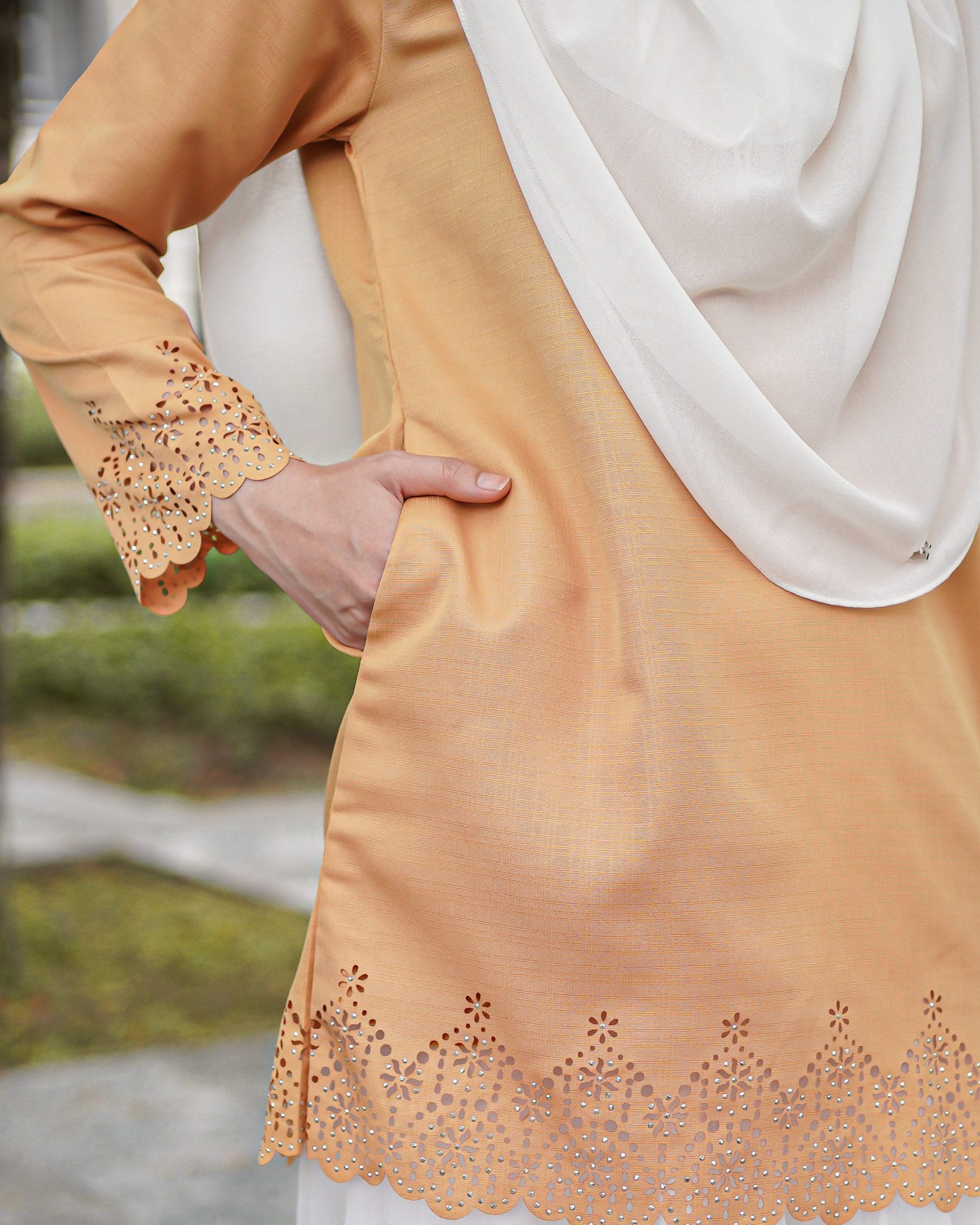 Blouse Lasercut Allena - Apricot