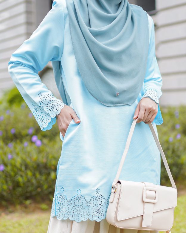 Blouse Lasercut Allena - Icy Blue