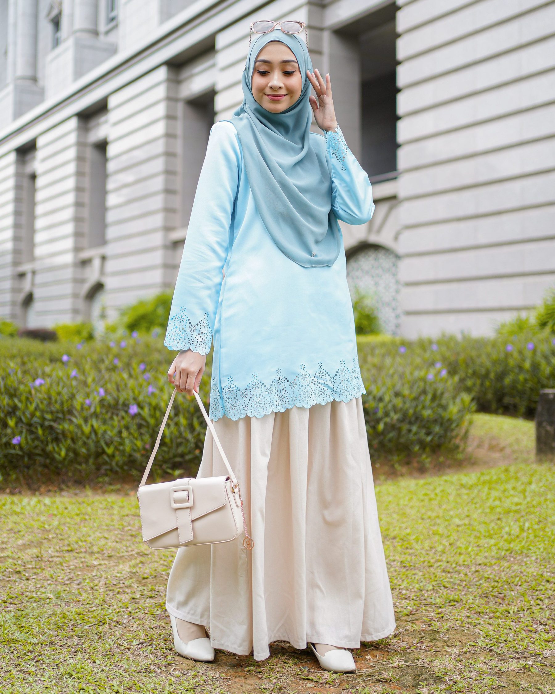 Blouse Lasercut Allena - Icy Blue