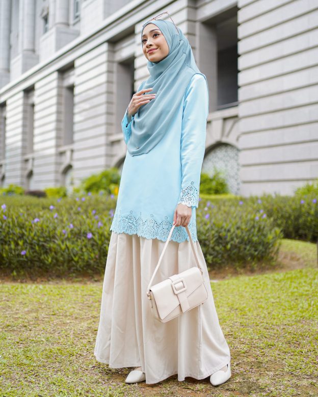 Blouse Lasercut Allena - Icy Blue