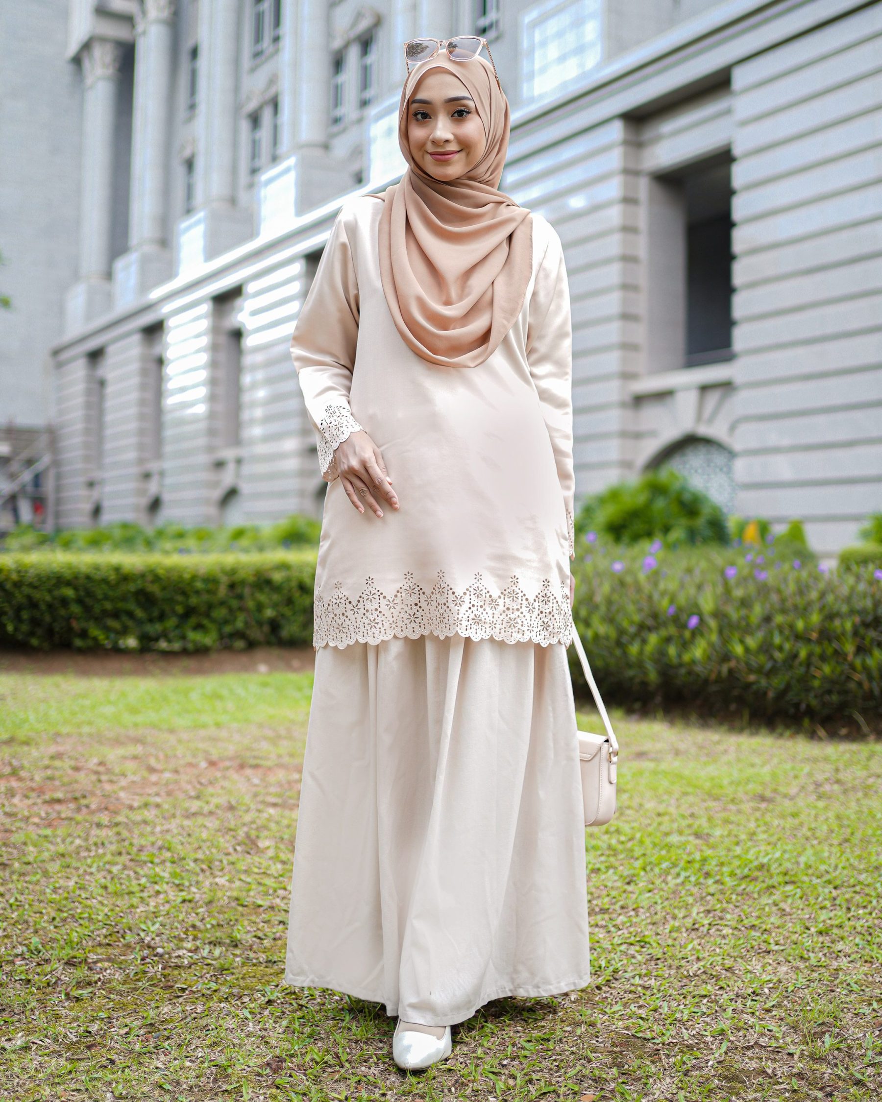Blouse Lasercut Allena - Ivory Cream