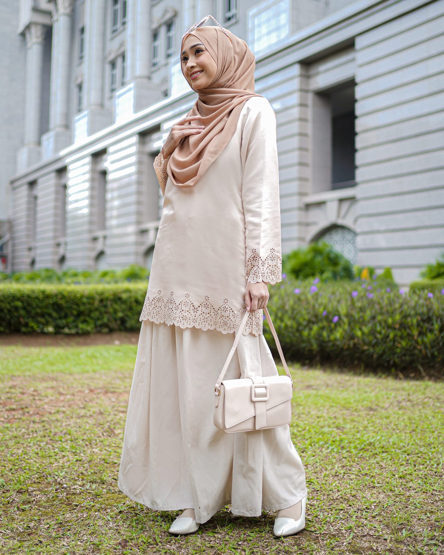 Blouse Lasercut Allena - Ivory Cream