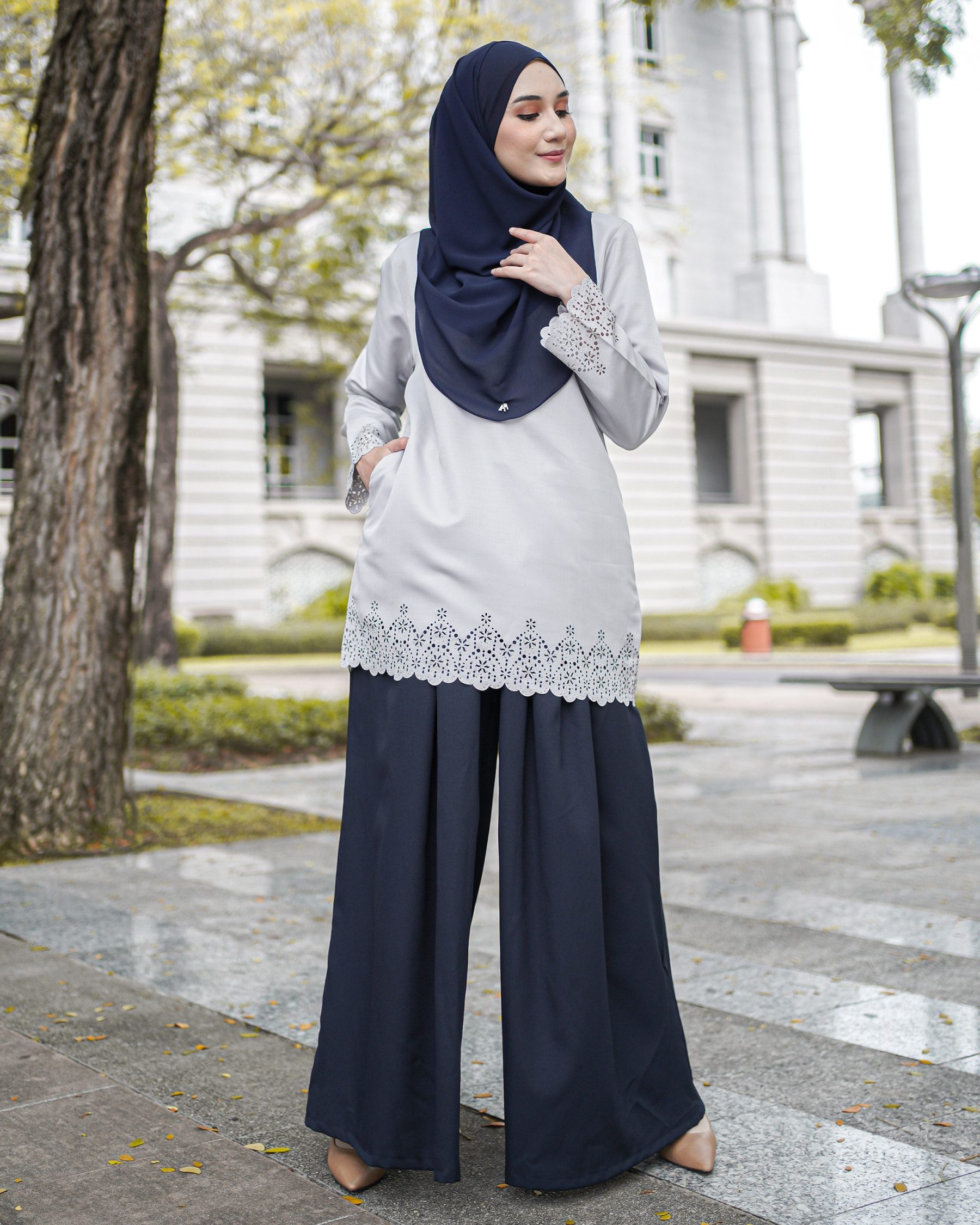 Blouse Lasercut Allena - Light Grey