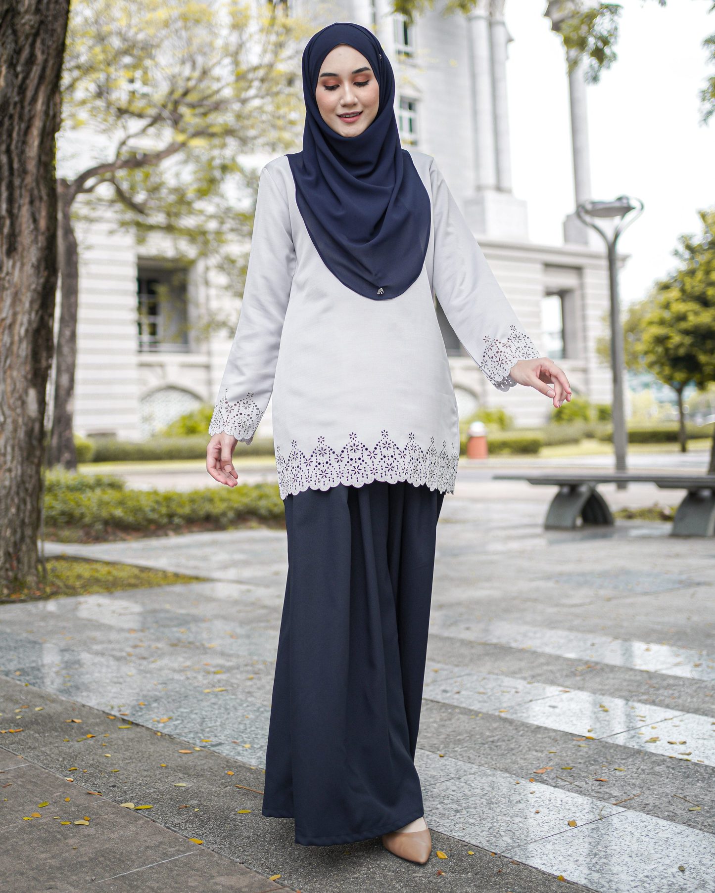 Blouse Lasercut Allena - Light Grey