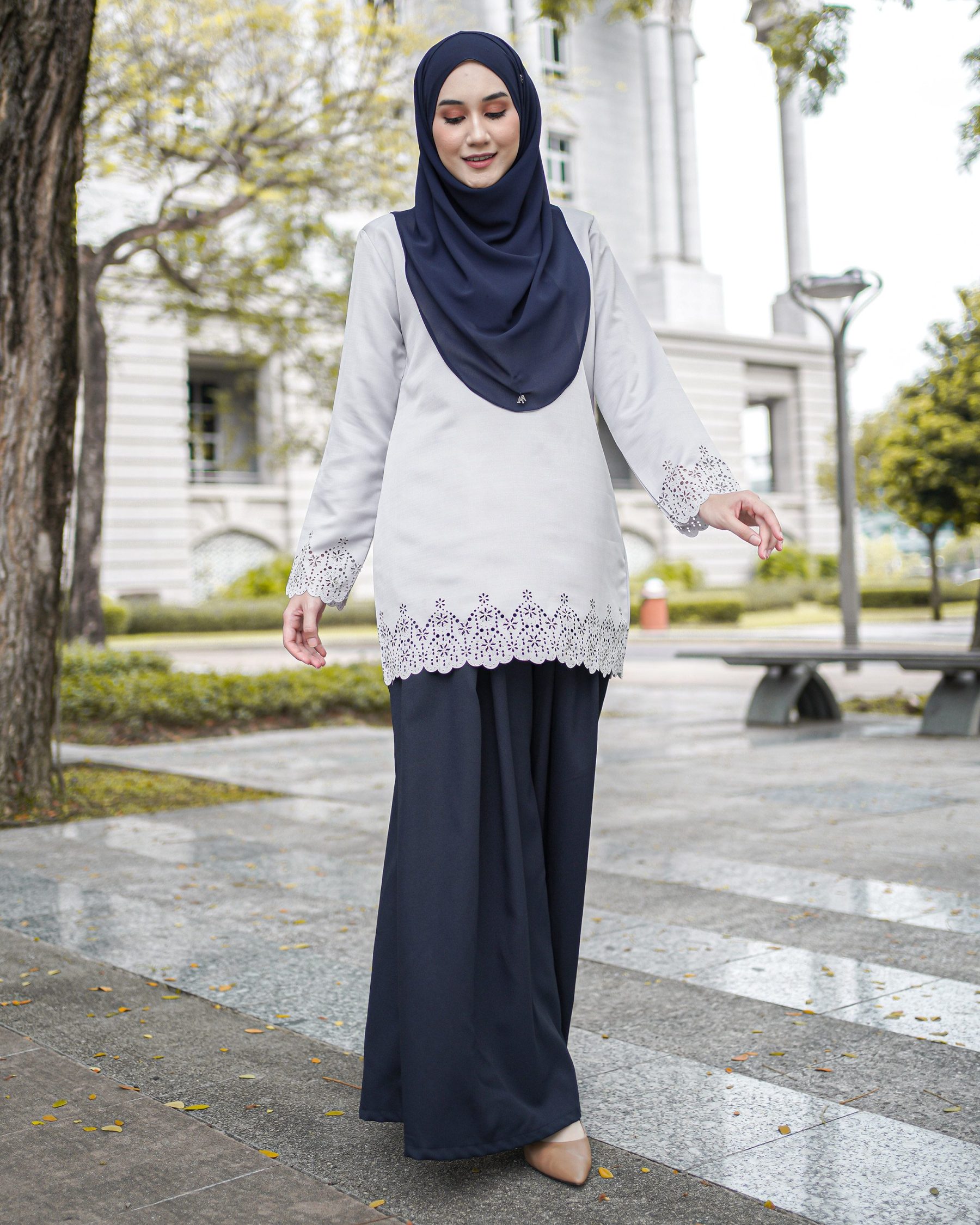 Blouse Lasercut Allena - Light Grey