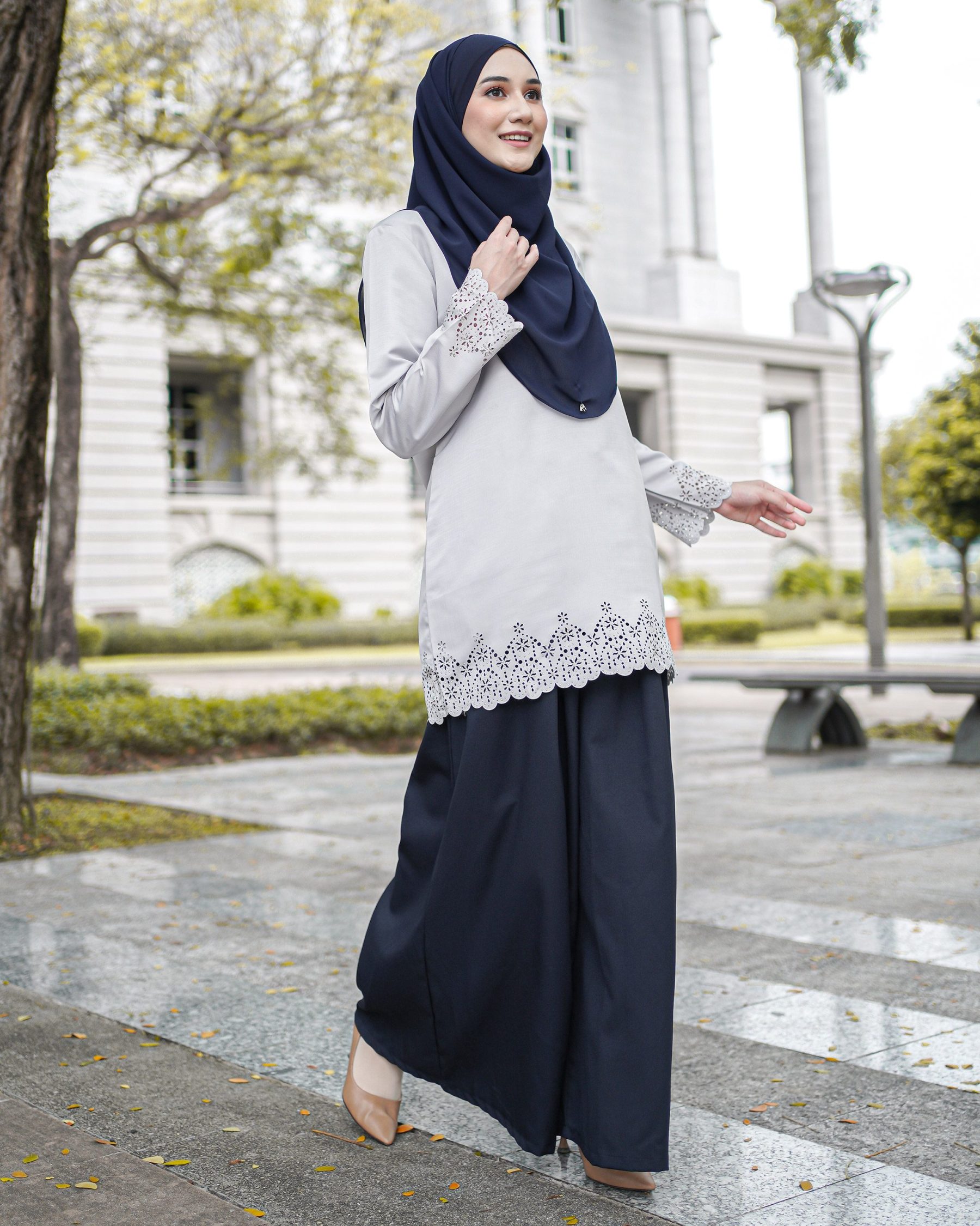 Blouse Lasercut Allena - Light Grey