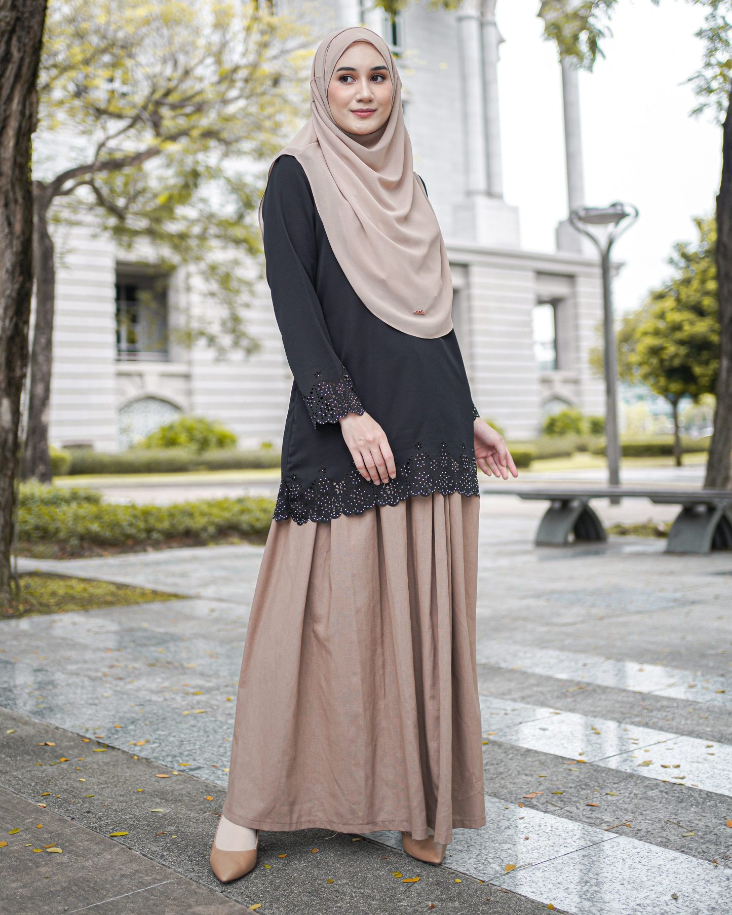Blouse Lasercut Allena - Matte Black