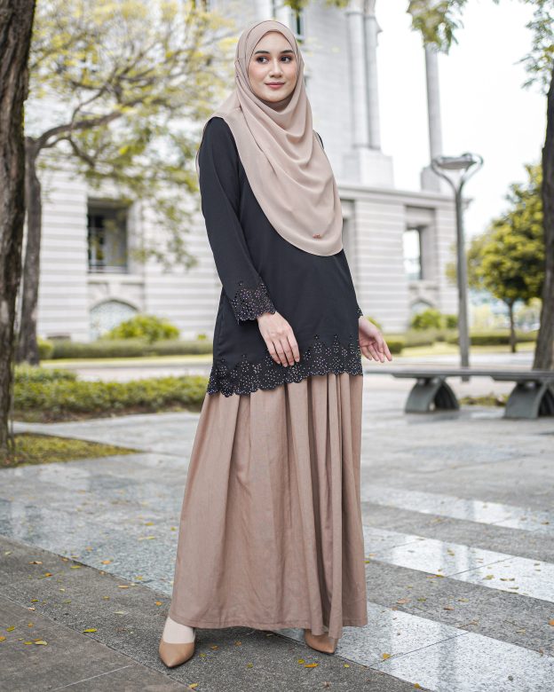 Blouse Lasercut Allena - Matte Black
