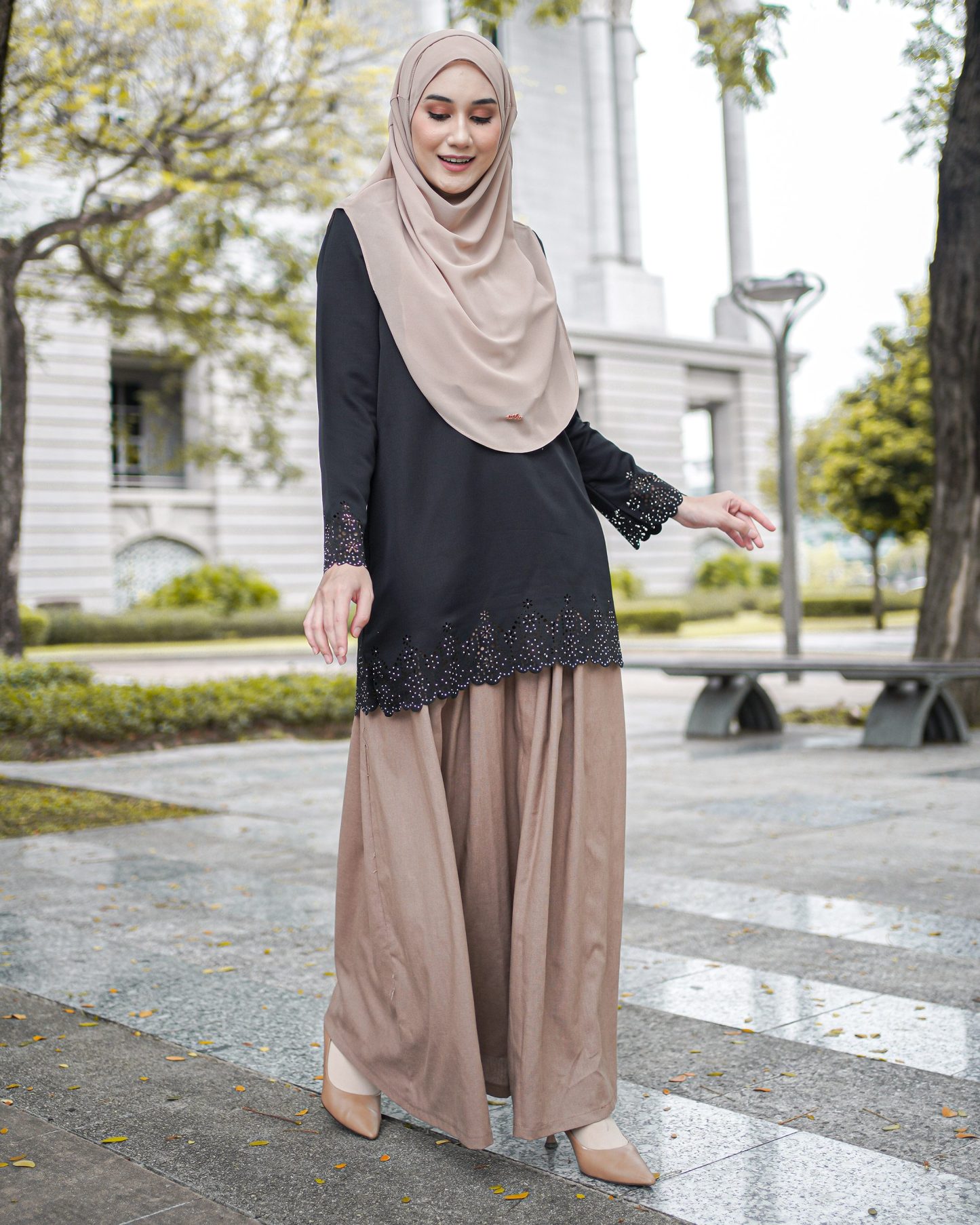Blouse Lasercut Allena - Matte Black