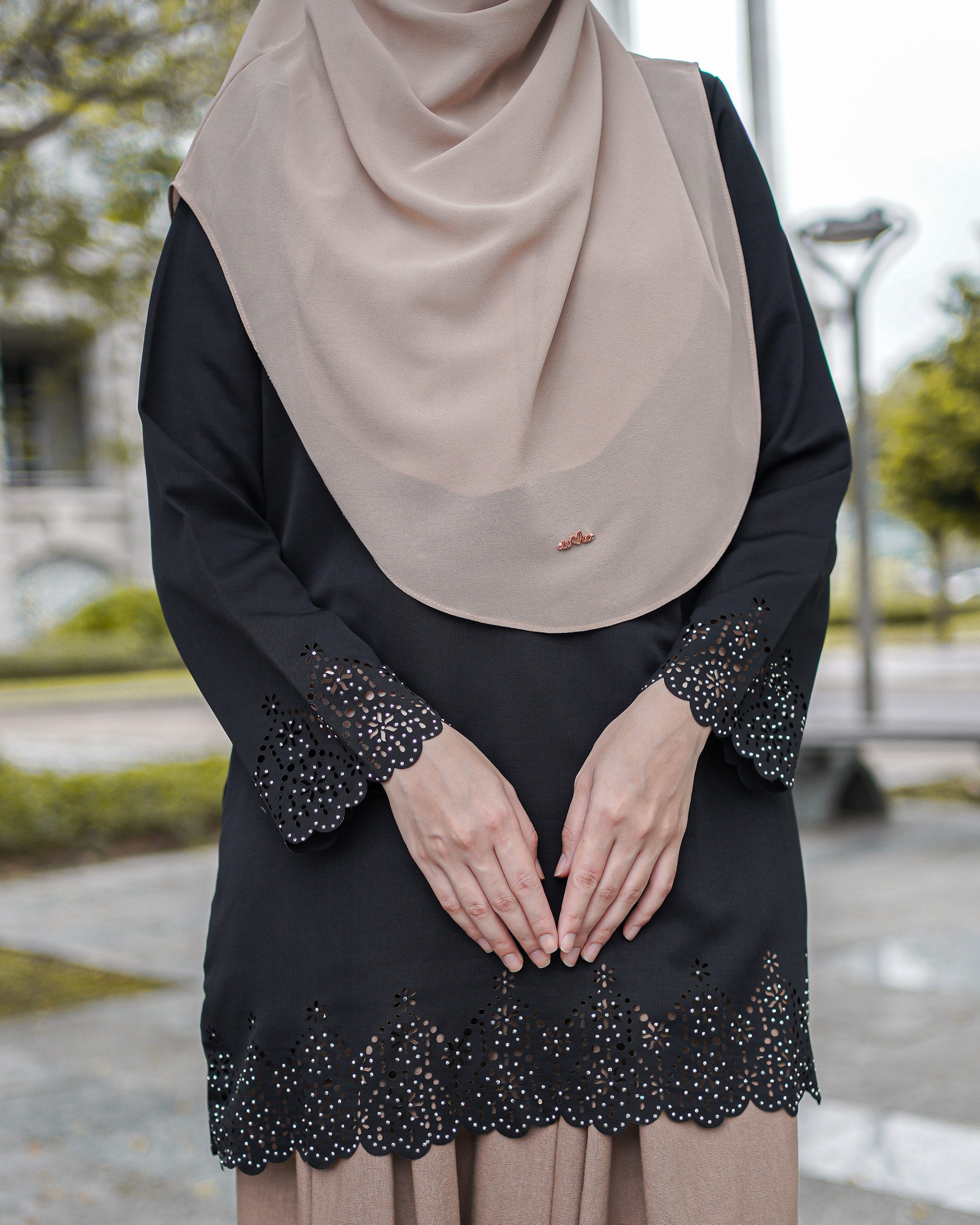 Blouse Lasercut Allena - Matte Black