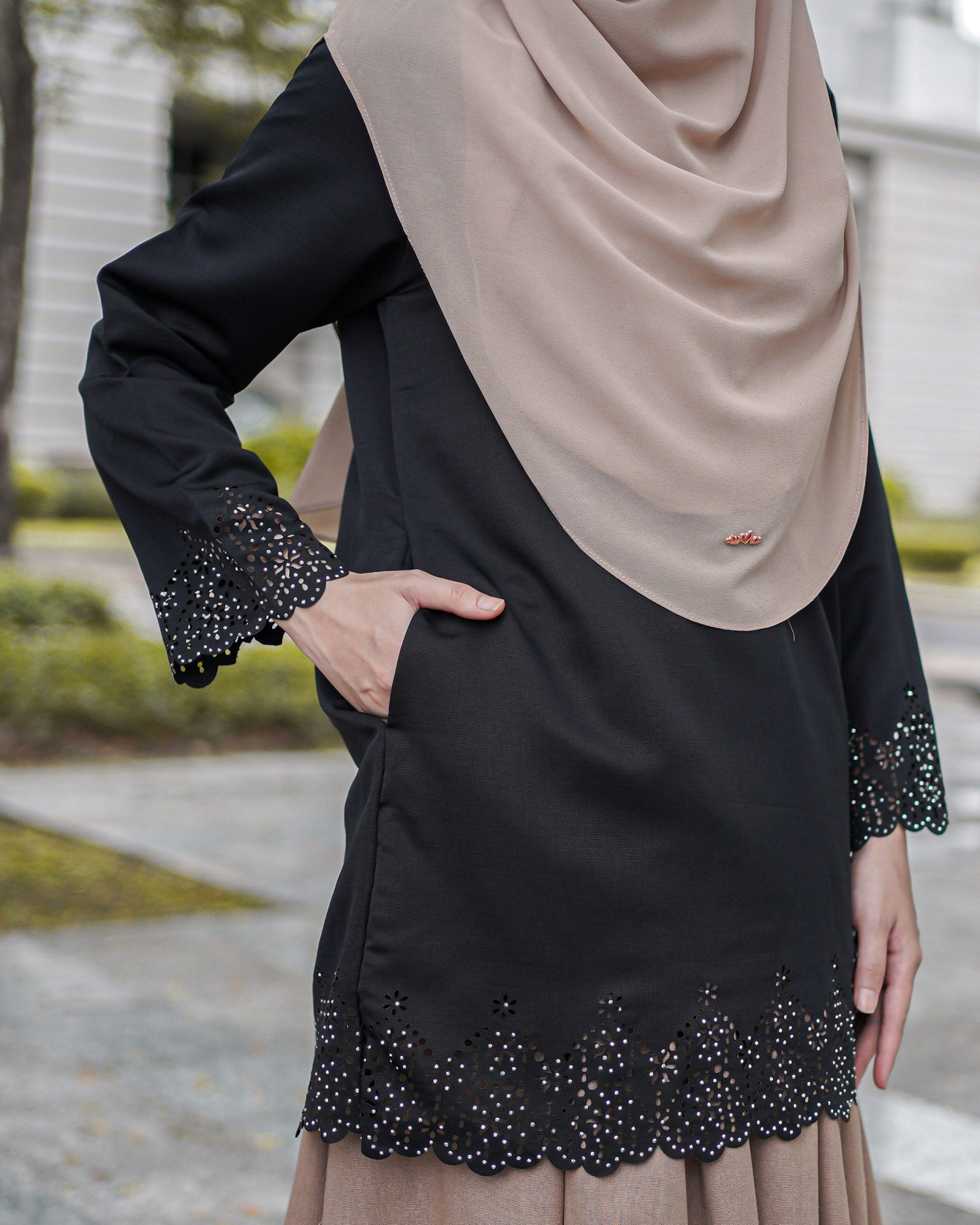 Blouse Lasercut Allena - Matte Black