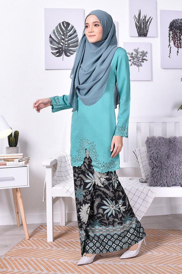Baju Kurung Batik Moden Lasercut Nasim - Turquoise