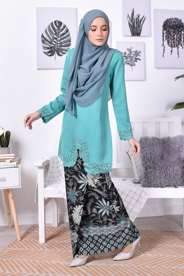 Baju Kurung Batik Moden Lasercut Nasim - Turquoise