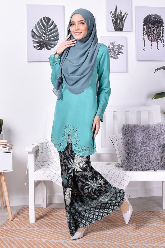 Baju Kurung Batik Moden Lasercut Nasim - Turquoise