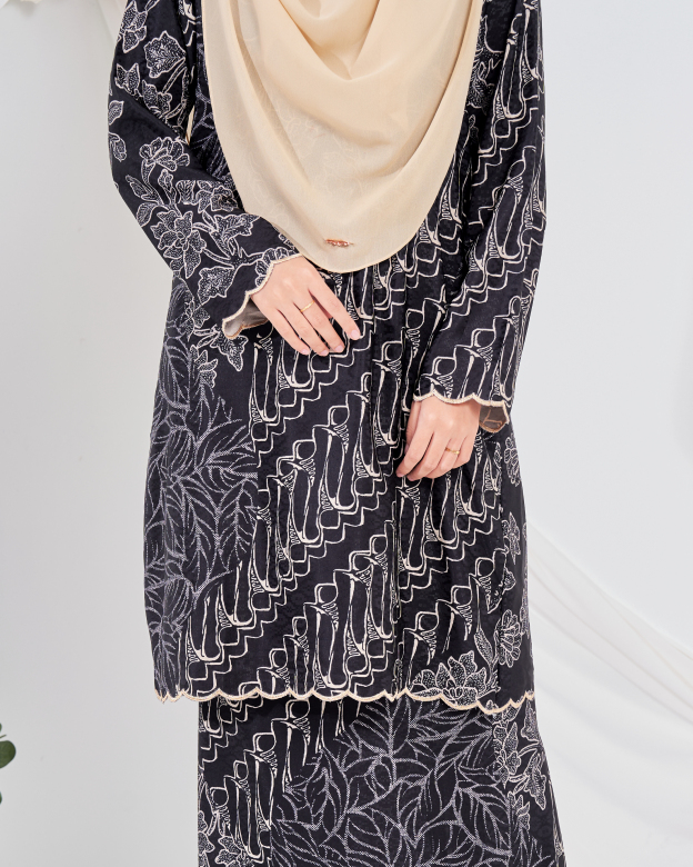 Baju Kurung Moden Batik Puteri Lea Laluna X MCC