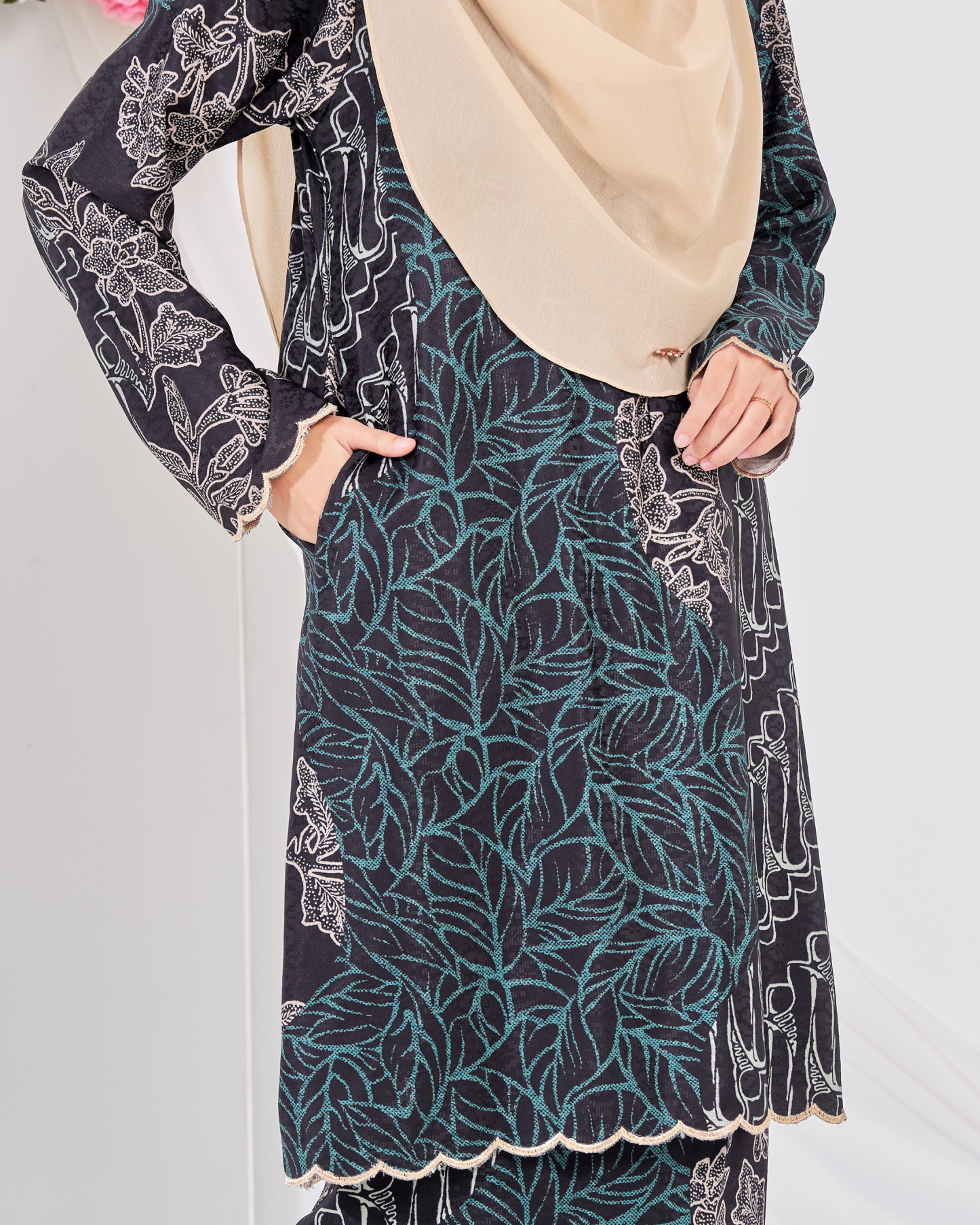 Baju Kurung Moden Batik Puteri Lea Laluna X MCC