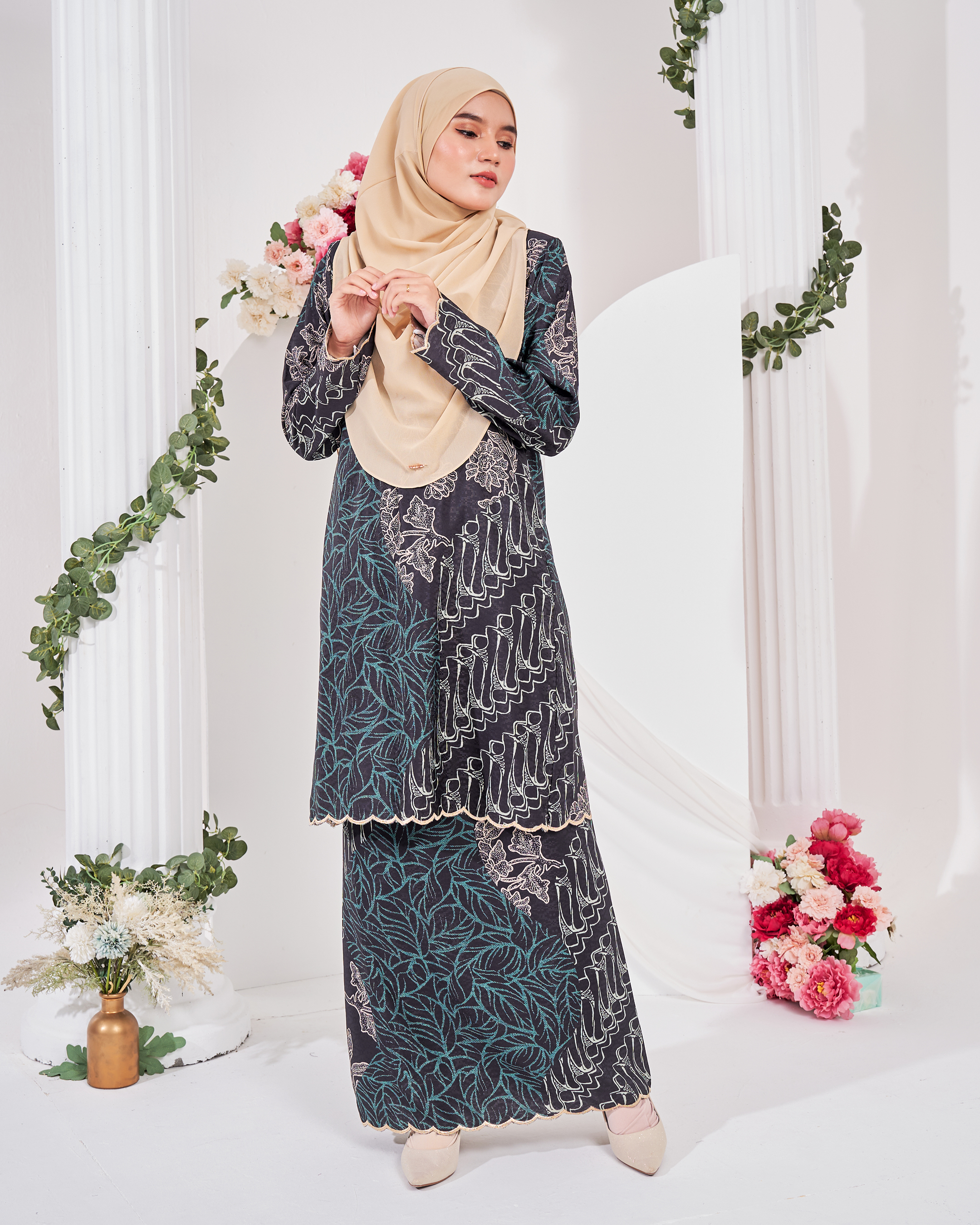 Baju Kurung Moden Batik Puteri Lea Laluna X MCC