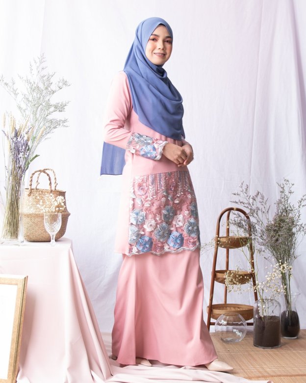 Baju Kurung Moden Lace Adira - Guava Pink