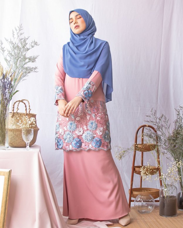 Baju Kurung Moden Lace Adira - Guava Pink