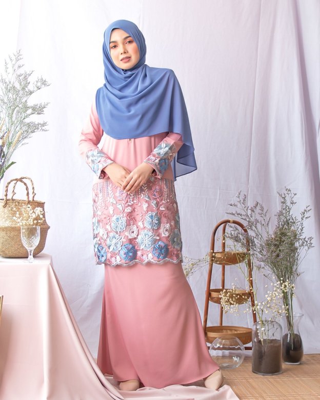 Baju Kurung Moden Lace Adira - Guava Pink