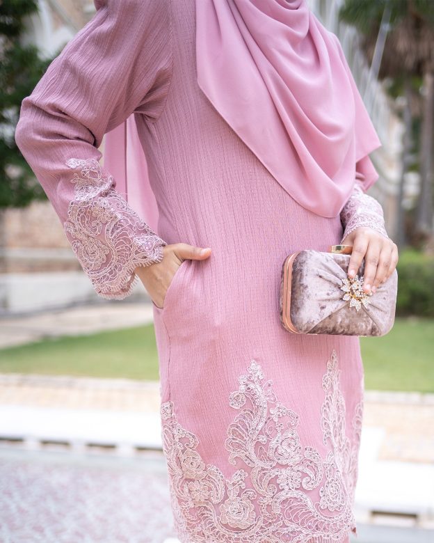 Baju Kurung Moden Lace Hayley - Candy Pink