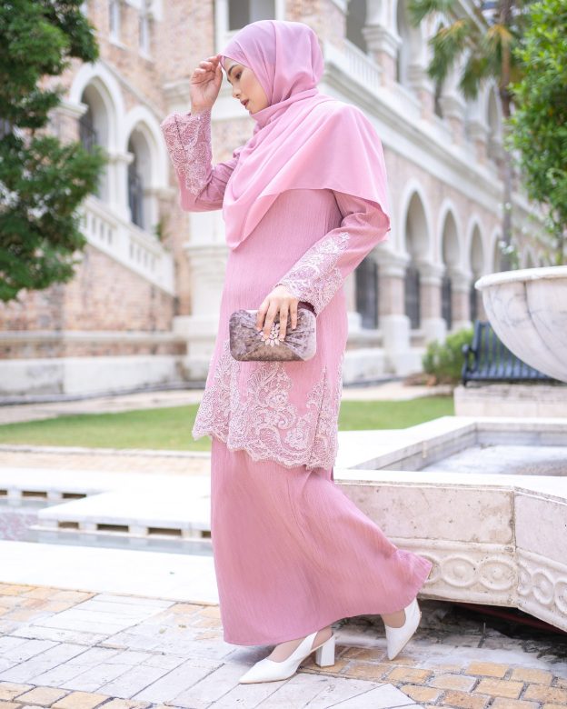 Baju Kurung Moden Lace Hayley - Candy Pink
