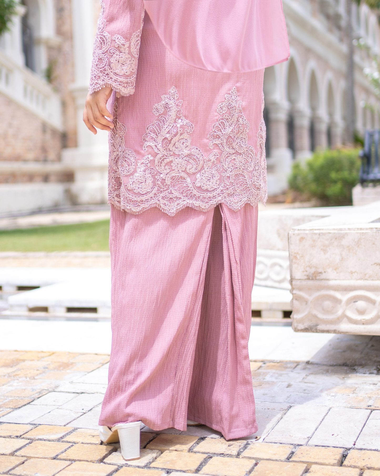 Baju Kurung Moden Lace Hayley - Candy Pink