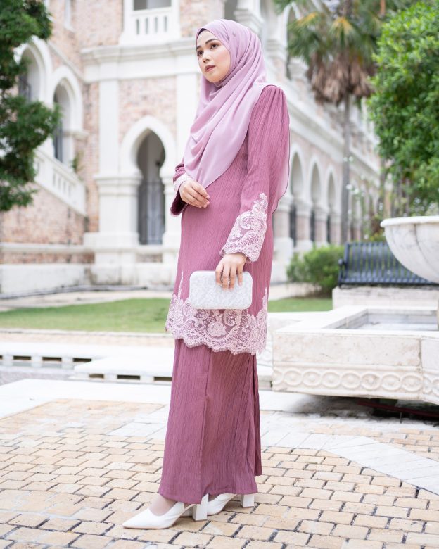 Baju Kurung Moden Lace Hayley - Hibiscus