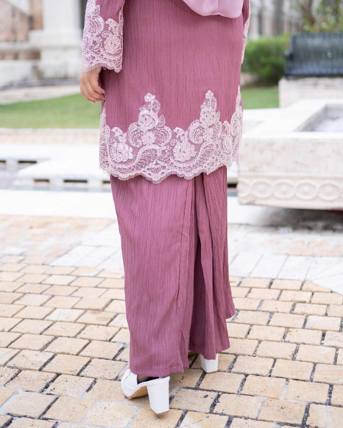 Baju Kurung Moden Lace Hayley - Hibiscus