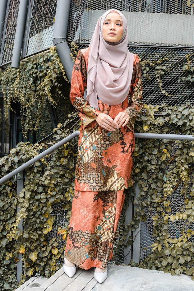Baju Kurung Batik Satin Silk Narisa - Mandarin Orange
