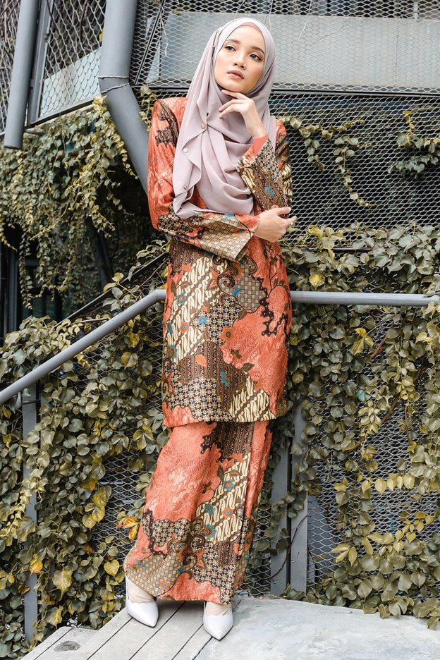Baju Kurung Batik Satin Silk Narisa - Mandarin Orange