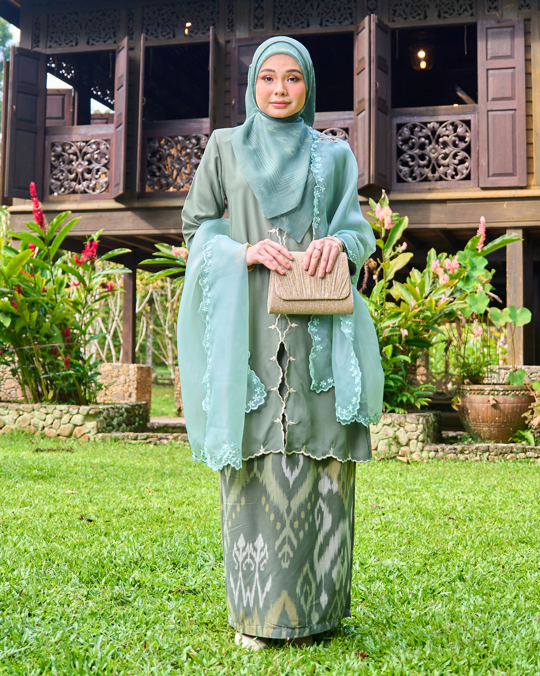 Baju kebarung Sulam Batik Pua Kumbu Fatimah