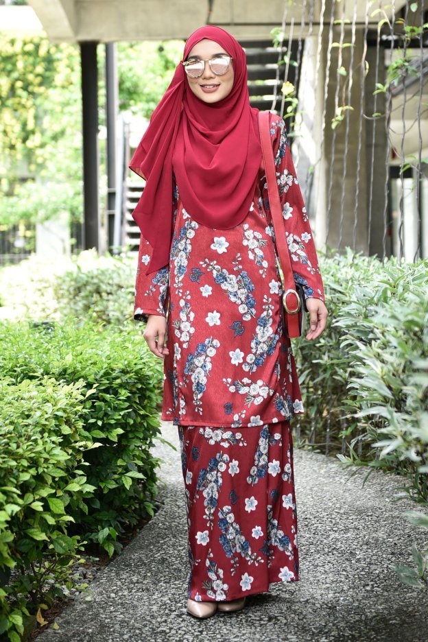 Baju Kurung Puteri Pahang - Spring Red