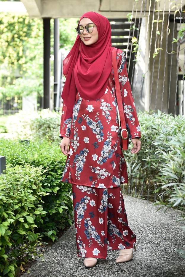 Baju Kurung Puteri Pahang - Spring Red