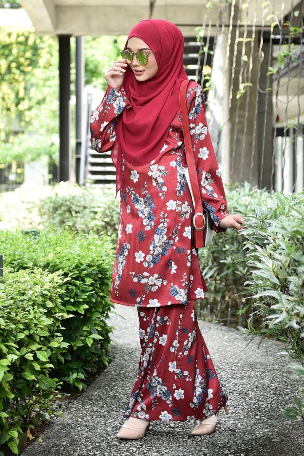 Baju Kurung Puteri Pahang - Spring Red