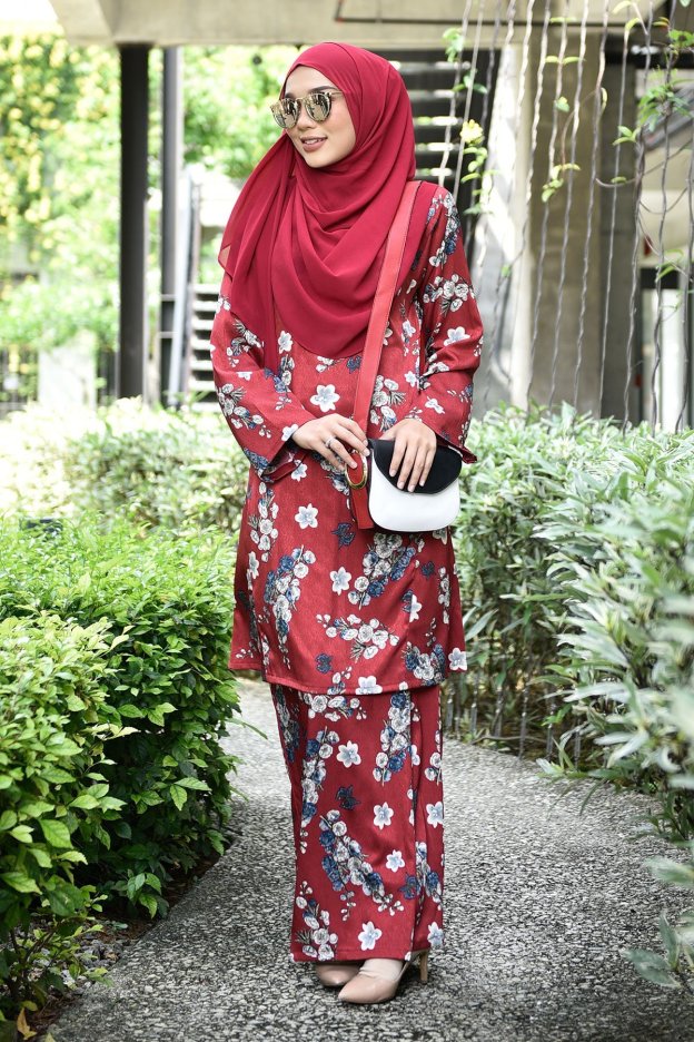Baju Kurung Puteri Pahang - Spring Red