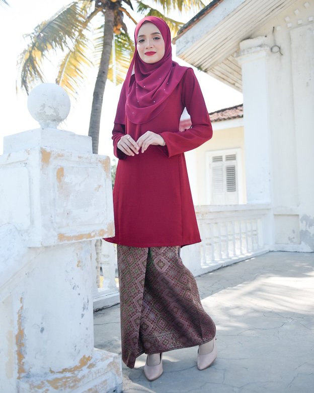 Baju Kurung Riau Pahang Songket Azneem - Rose Red
