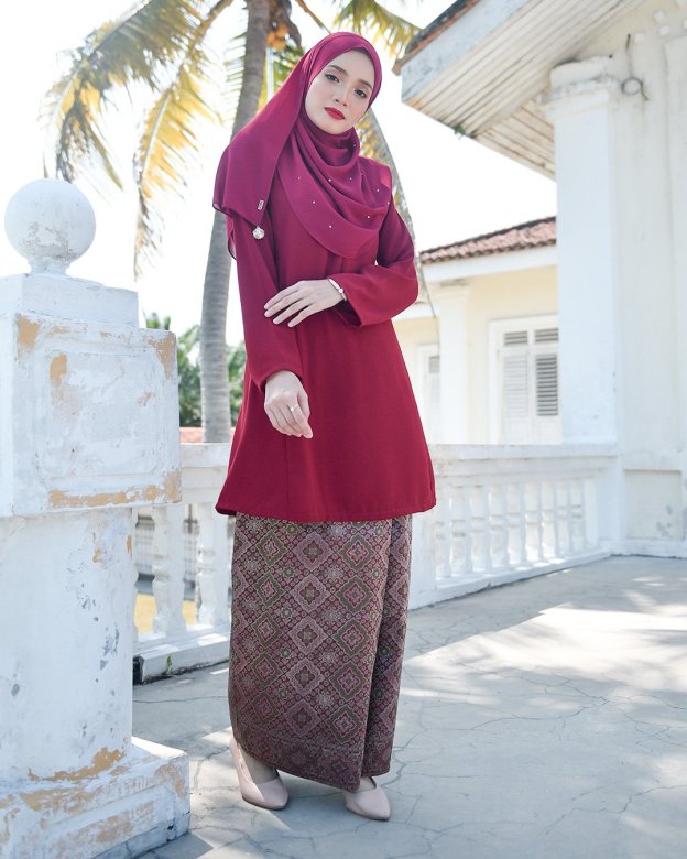 Baju Kurung Riau Pahang Songket Azneem - Rose Red